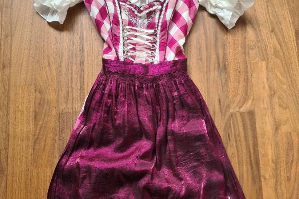 Dirndl mit Bluse