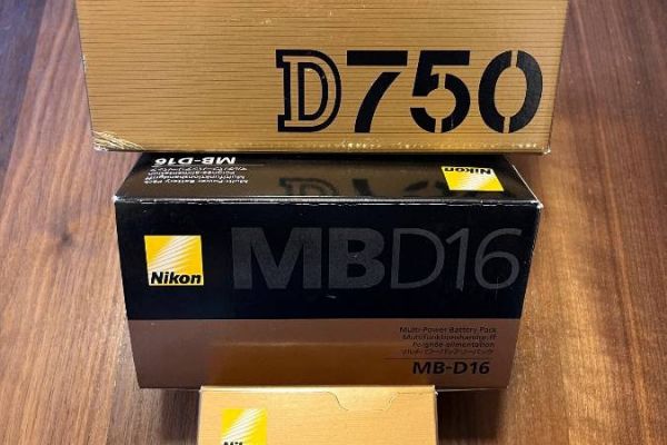 NIKON D 750 Professionelle Vollformatkamera + Batteriegriff + Objektiv