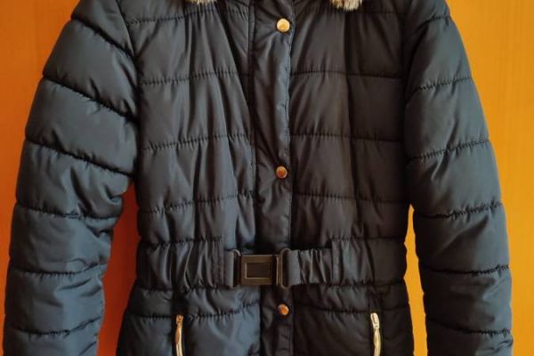 Winterjacke für Mädchen zu verkaufen
