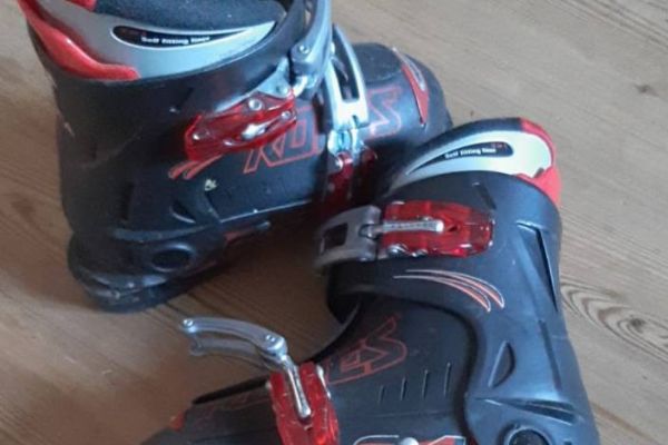 Kinderskischuhe