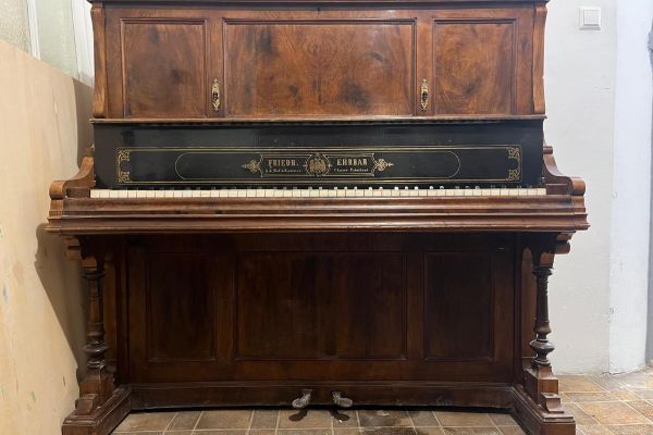 Antikes Klavier (vor 1919)