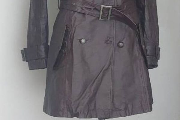 Bordeauxroter Ledermantel
