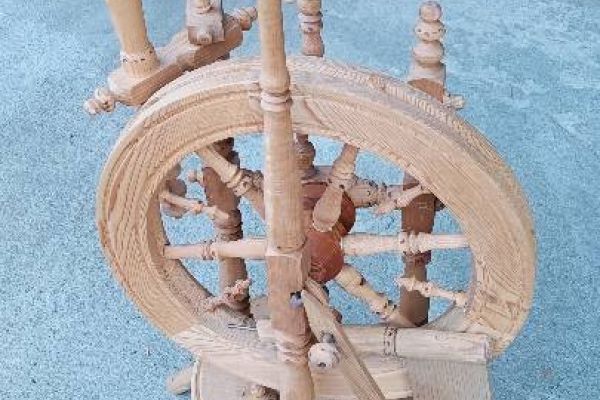 Spinnrad aus Holz