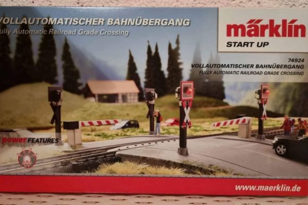 Märklin Vollautomatischer Bahnübergang 74924