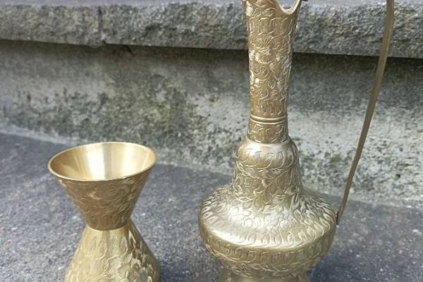 2 kleine alte Messingvasen von früher