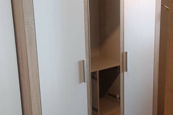Kleiderschrank