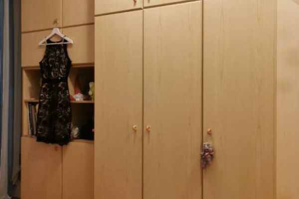 Schrank abzugeben