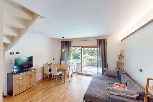 VÖLS AM SCHLERN: 3-Zimmer-Wohnung auf zwei Stöcke mit Garage