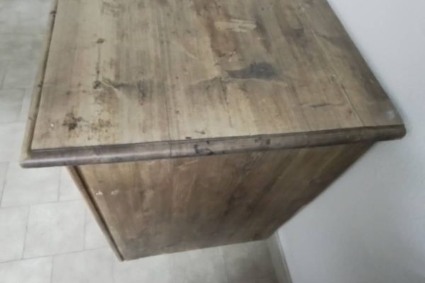 Alte Kommode in Zirbe
