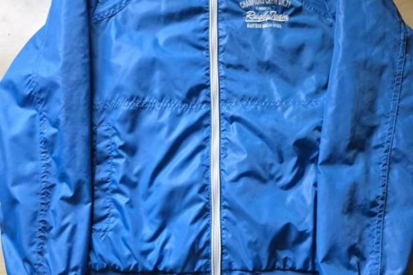 Frühlingsjacke von OVS gr 158 bei den beiden Jackentaschen fehlen leid