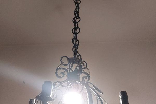Lampadario in ferro battuto