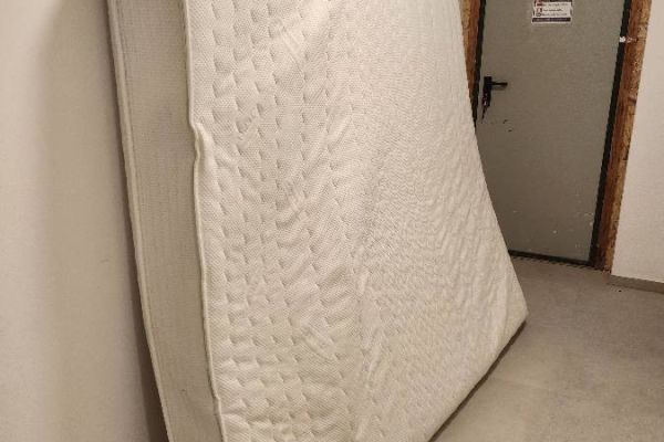 Matratze 160cm zu verschenken