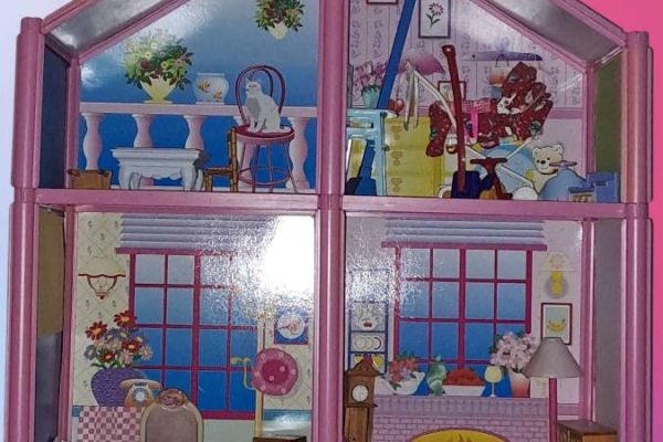 Verkaufe Barbiehaus mit Einrichtung