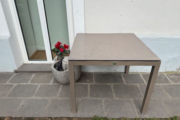 Gartentisch
