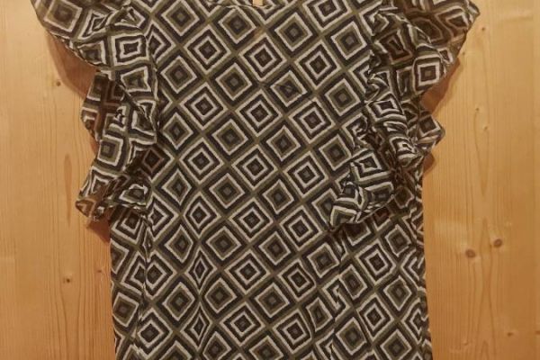 Secondhand: Bluse mit Rautenmuster und Rüschelärmeln