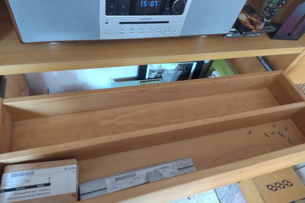 2 robuste Regale aus Wildbuch Massivholz