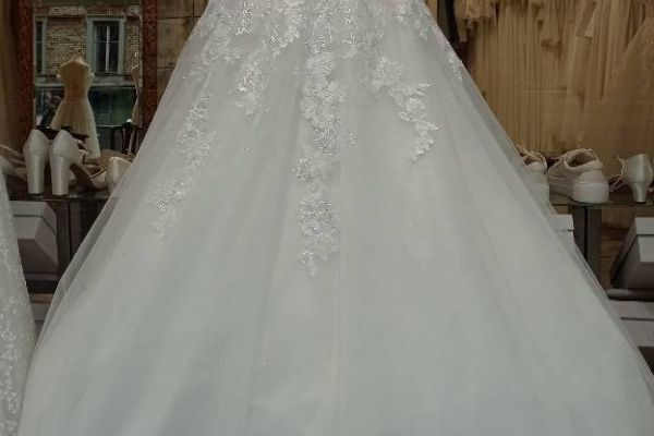 Neues Hochzeitskleid