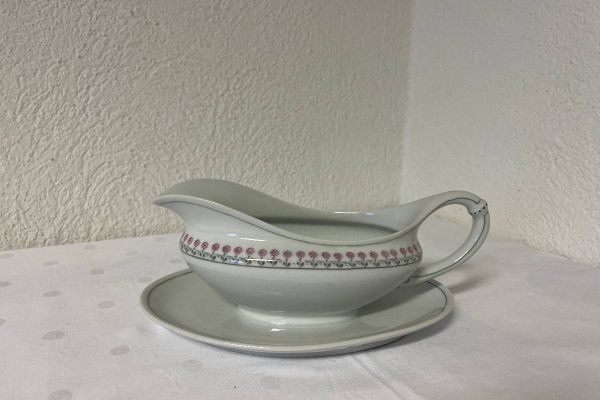 Sauciere mit floraler Borte