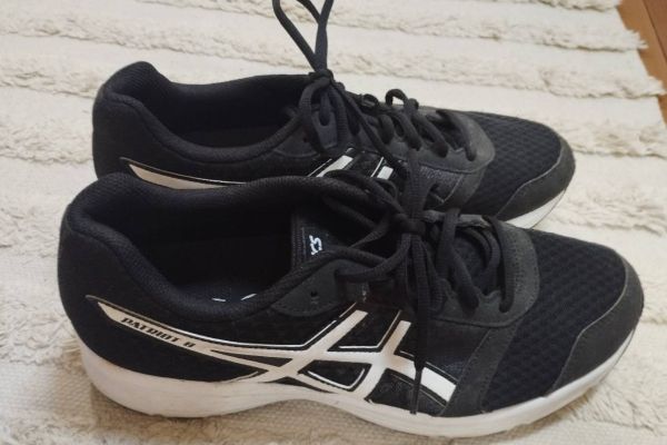 Asics Schuhe