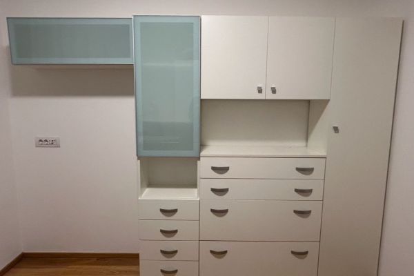 Verschenke kompletten Schrank