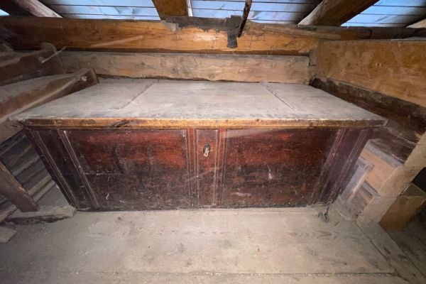 alte Kornkiste aus Holz
