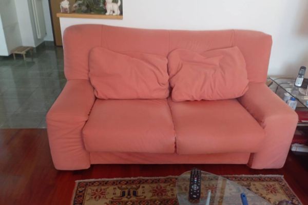 VERSCHENKE/REGALASI - zwei Divan Sofa