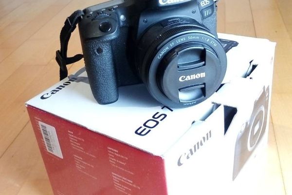 Spiegelreflexkamera - Canon EOS 77D
