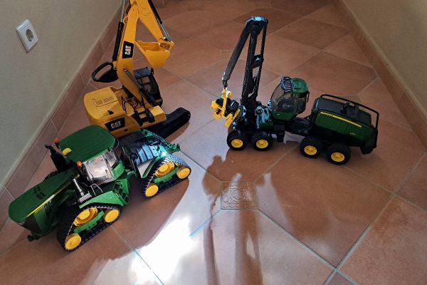 Verkaufe verschiedene Bruder Fahrzeuge