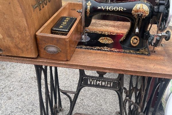 Alte Nähmaschine Vigor