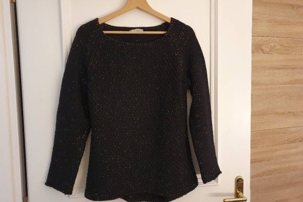 Schwarzer lässiger Pulli