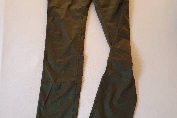 Olivfarbene Hose