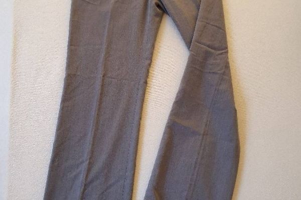 Graue Stoffhose