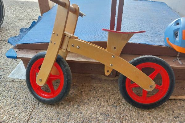 Holz Laufrad zu verschenken