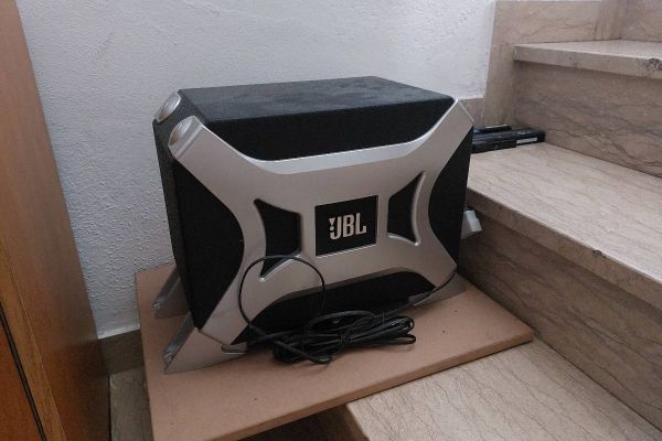 Auto Nachrüst-Subwoofer JBL zu verkaufen
