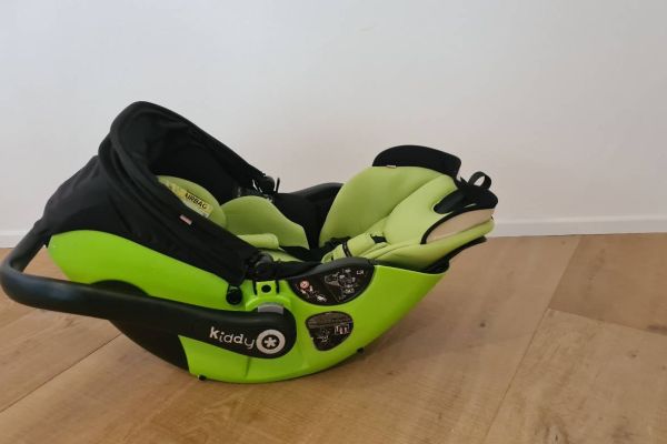 Babyschale Kiddy mit Liegeposition