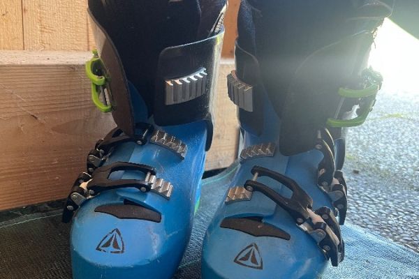 Kinderskischuhe