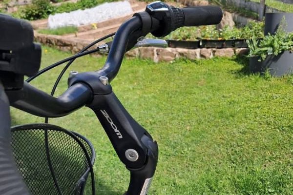 Hellblaues Damenfahrrad in sehr gutem Zustand