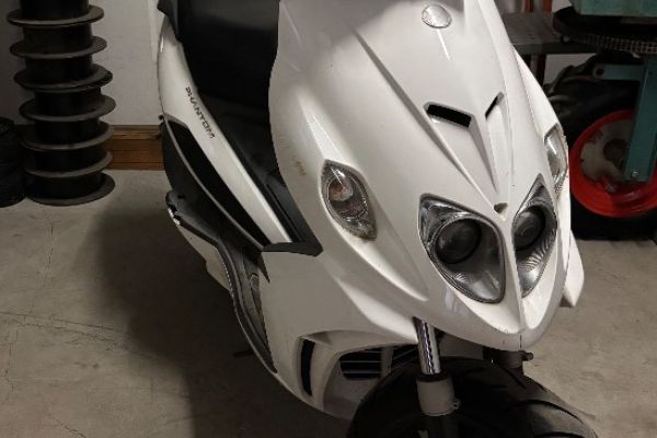 Malaguti Phantom F12R Scooter 50ccm