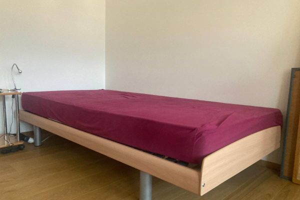 Neuwertiges Bett