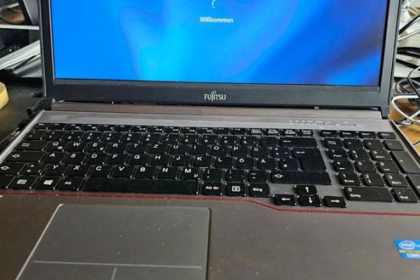 Laptop Fujitsu LifeBook - Intel i7 - 12GB Ram - 256GB SSD - Win 11 Pro