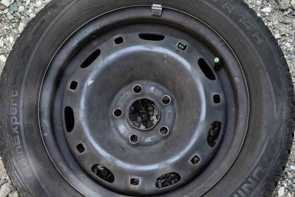 4 Stahlfelgen mit Sommerreifen 185/60R 14H Uniroyal RainExpert
