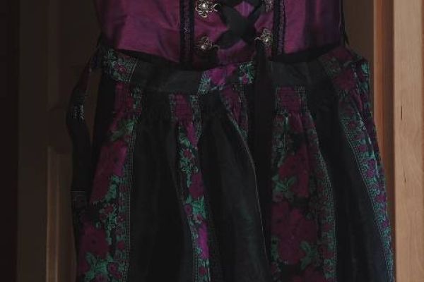 DIRNDL mit Schurz Ohne Bluse