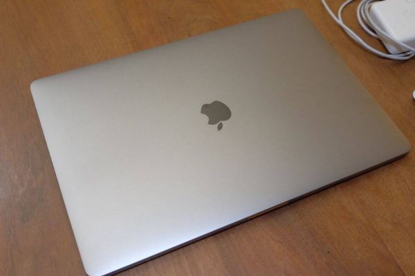 MacBook Pro 16", 2019, 32 GB, 2,4 GHz 8-Core i9 Prozessor, 2 TB