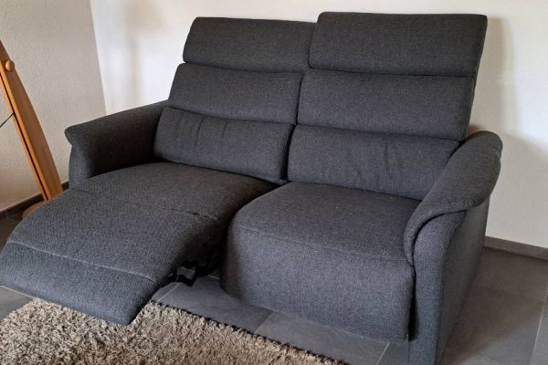 neuwertiges Sofa/Couch elektronisch verstellbar