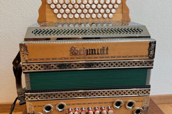 Schmidt Harmonika in der Stimmung GCFB