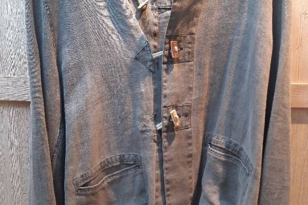 Jacke und Gilet mit "Krawatte", dazu passende Hose