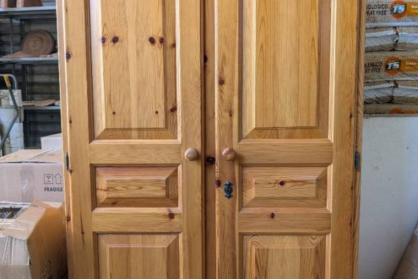 Kleiderschrank