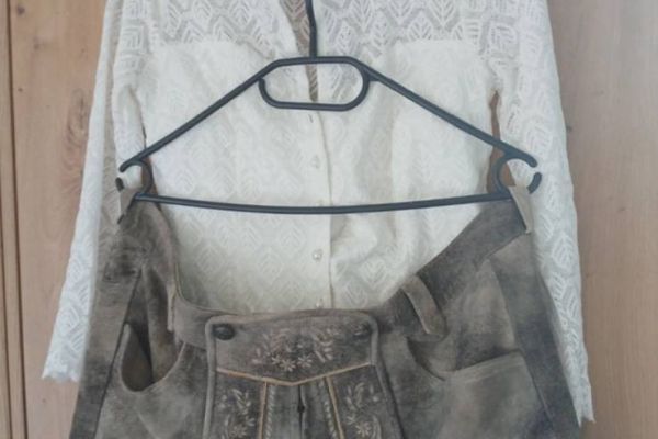 Damen - Lederhose mit Spitzenbluse