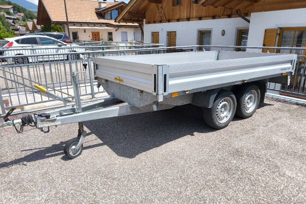PKW-Anhänger neuwertig umständehalber zu verkaufen