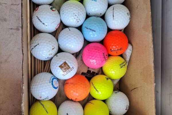 Golfbälle  verschiedene Farbenq1